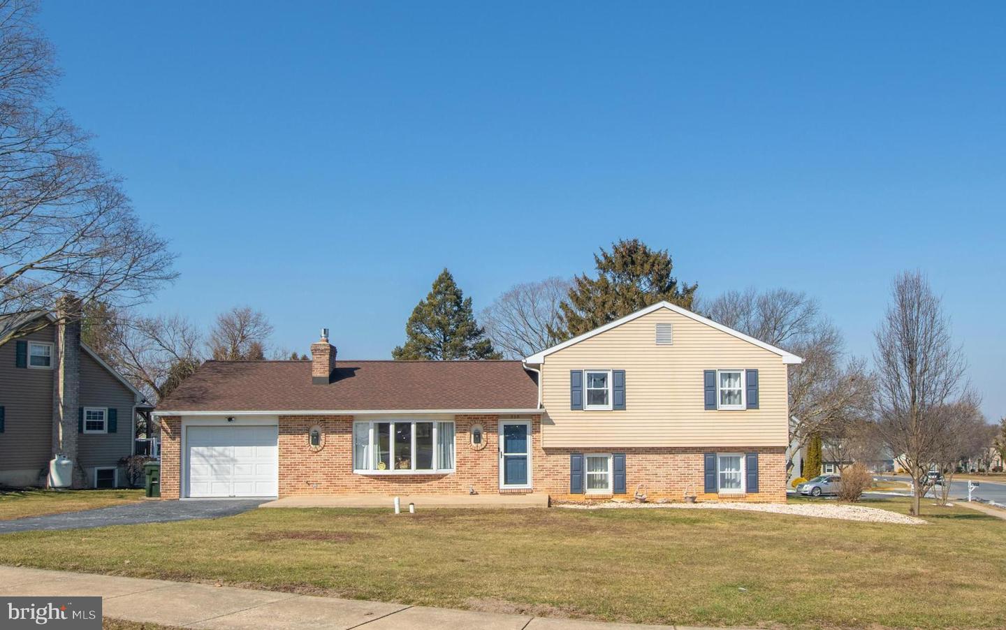 315 W Broad Street, New Holland