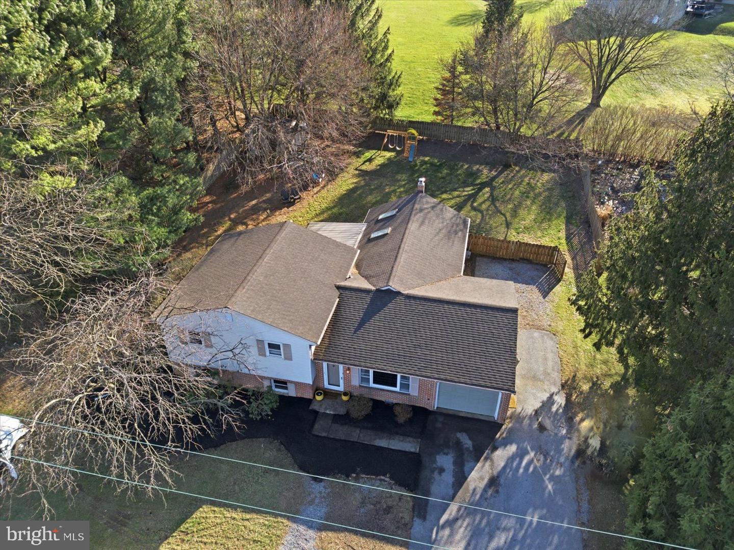 1424 E Newport Road, Lititz