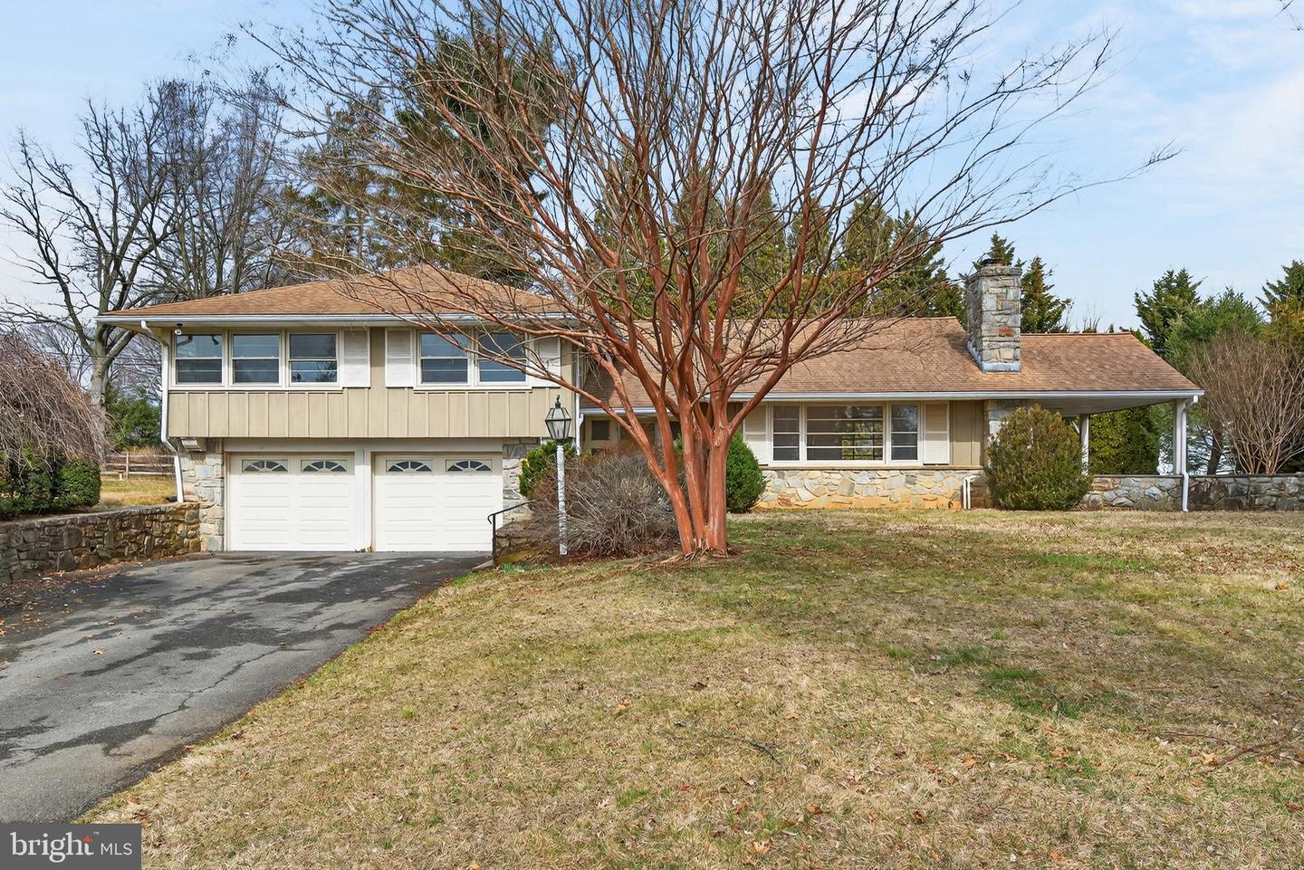 325 Murry Hill Drive, Lancaster
