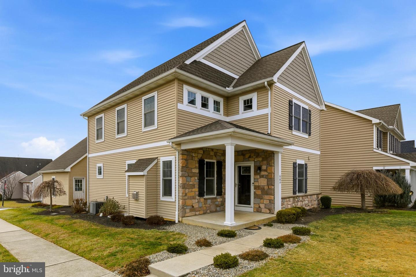 664 Richmond Drive, Lancaster