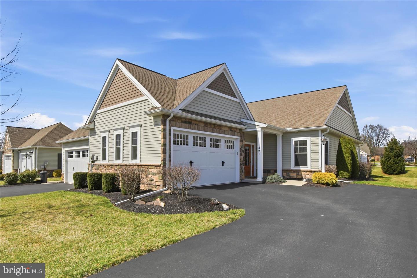 321 Pin Oak Drive, Lititz
