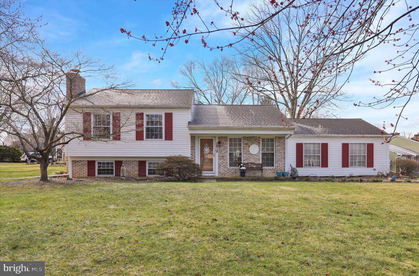 1818 Sturbridge Drive, Lancaster