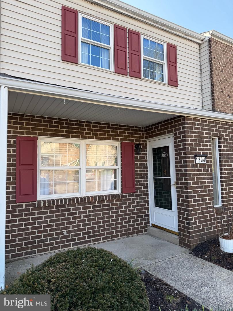 1304 Blue Jay Drive, Lancaster