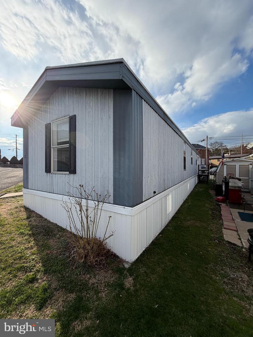 3 Hilltop Avenue, Akron