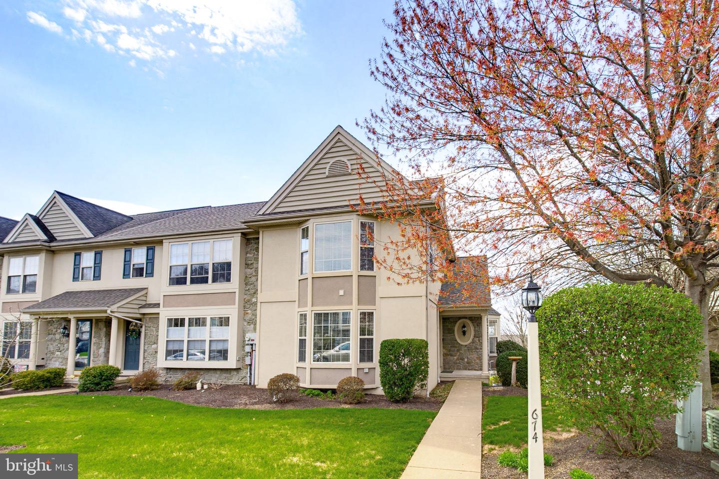 674 Royal View Drive, Lancaster