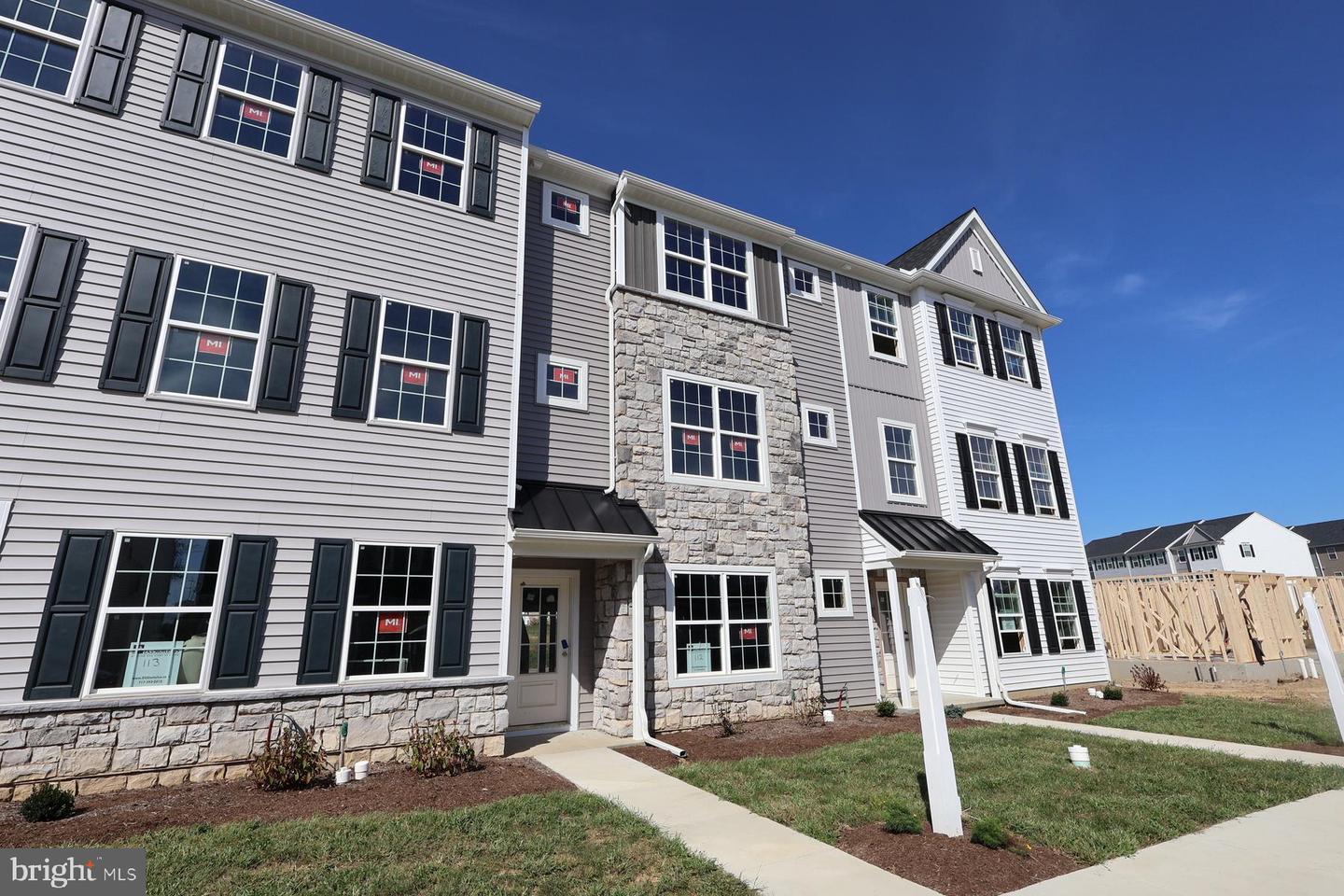 2447 Spring Water Circle, Lancaster