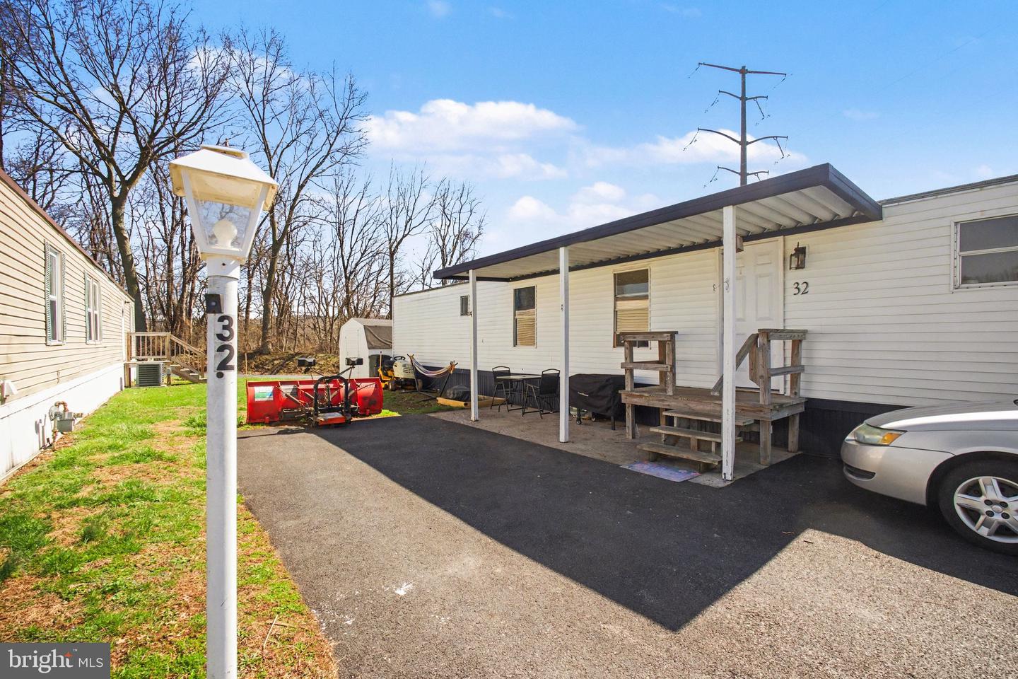 32 Circle Drive, Columbia