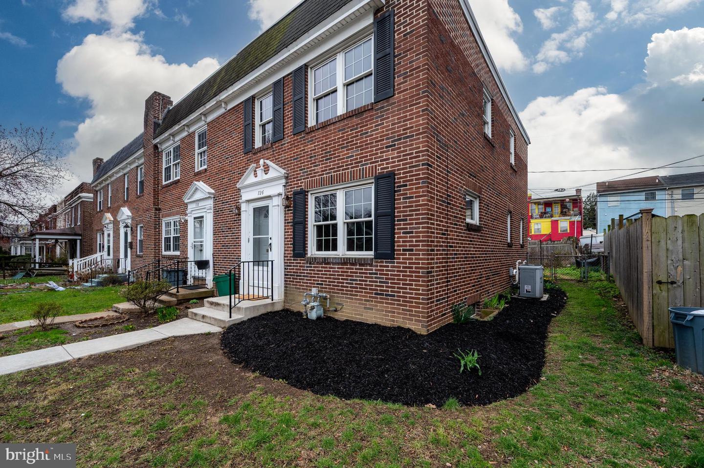 726 E Madison Street, Lancaster