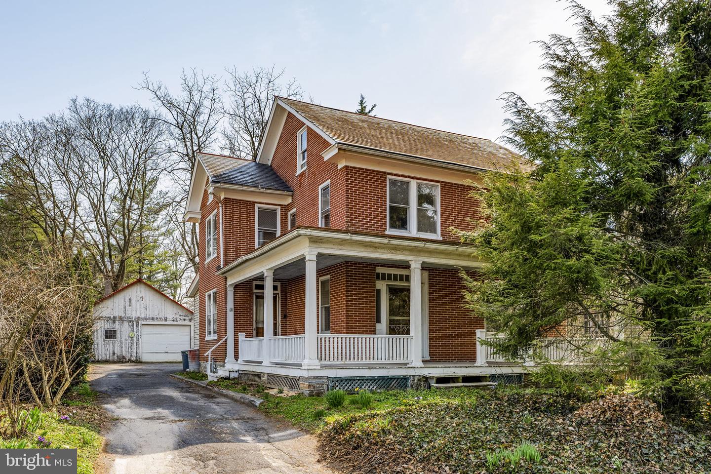 60 Paradise Lane, Ronks