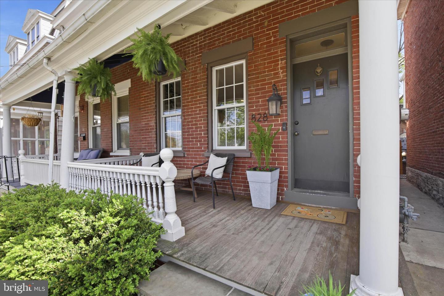 828 E Chestnut Street, Lancaster
