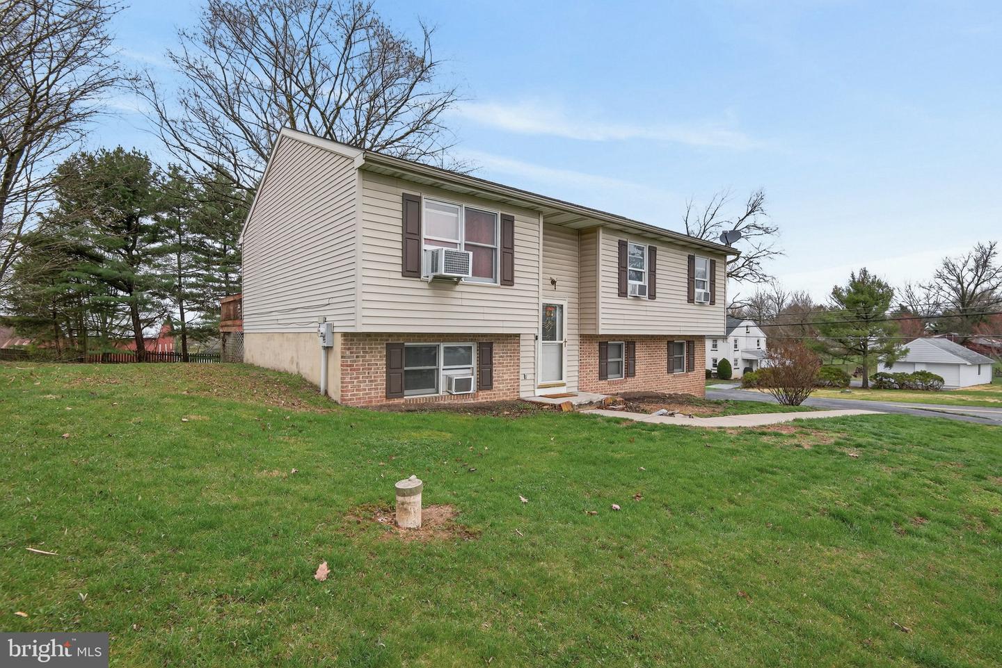 1390 Carole Lane, Manheim