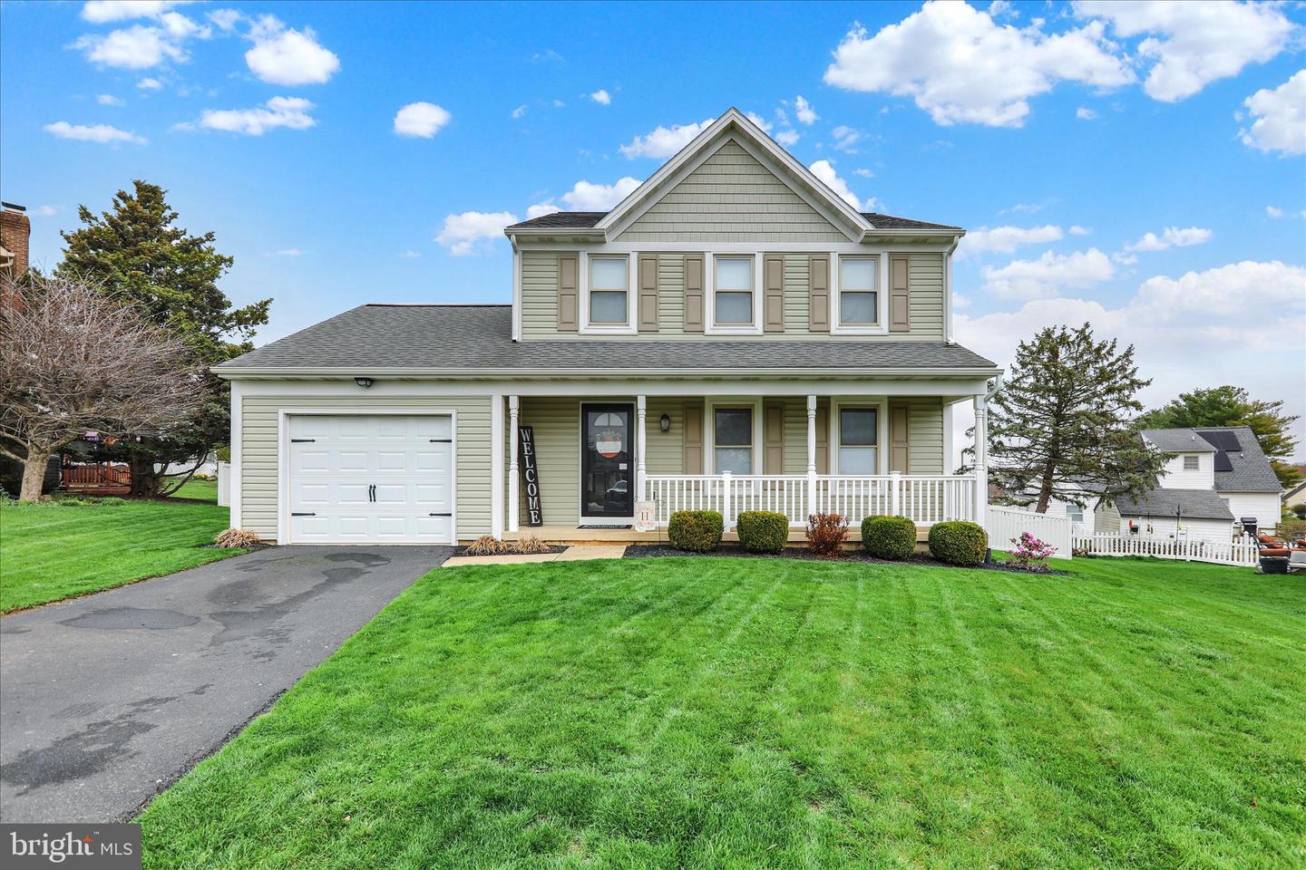 307 Cottonwood Lane, New Holland