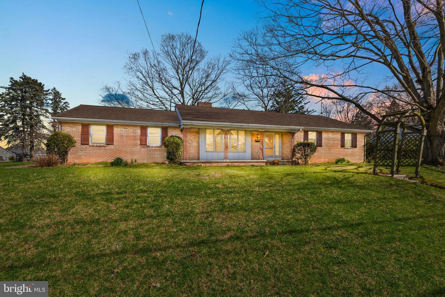 2566 Golden Drive, East Petersburg
