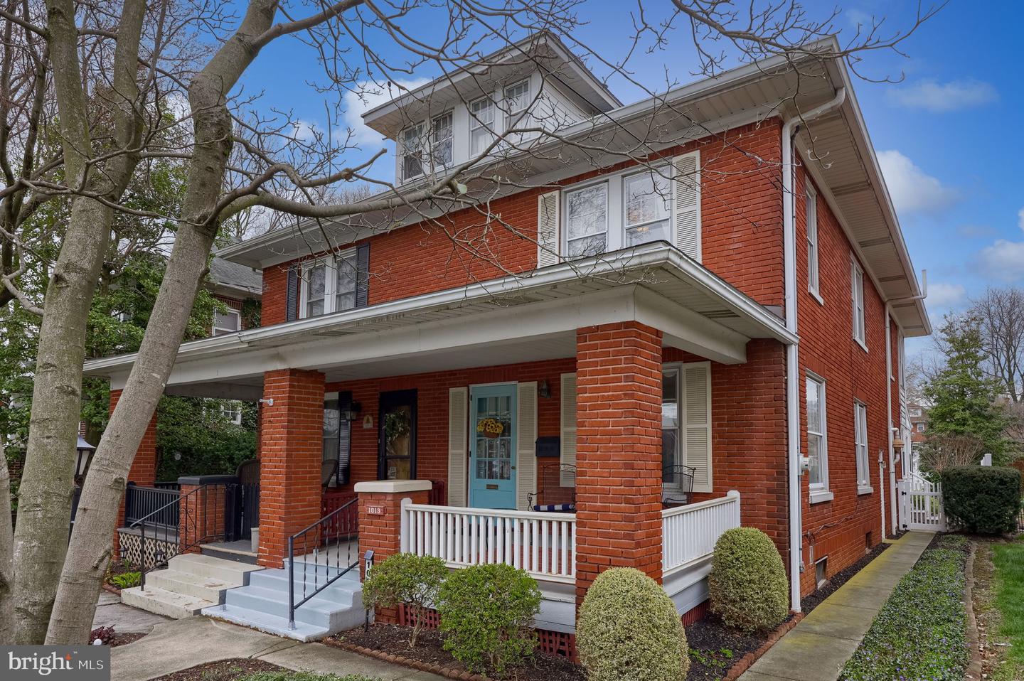 1013 Locust Street, Columbia