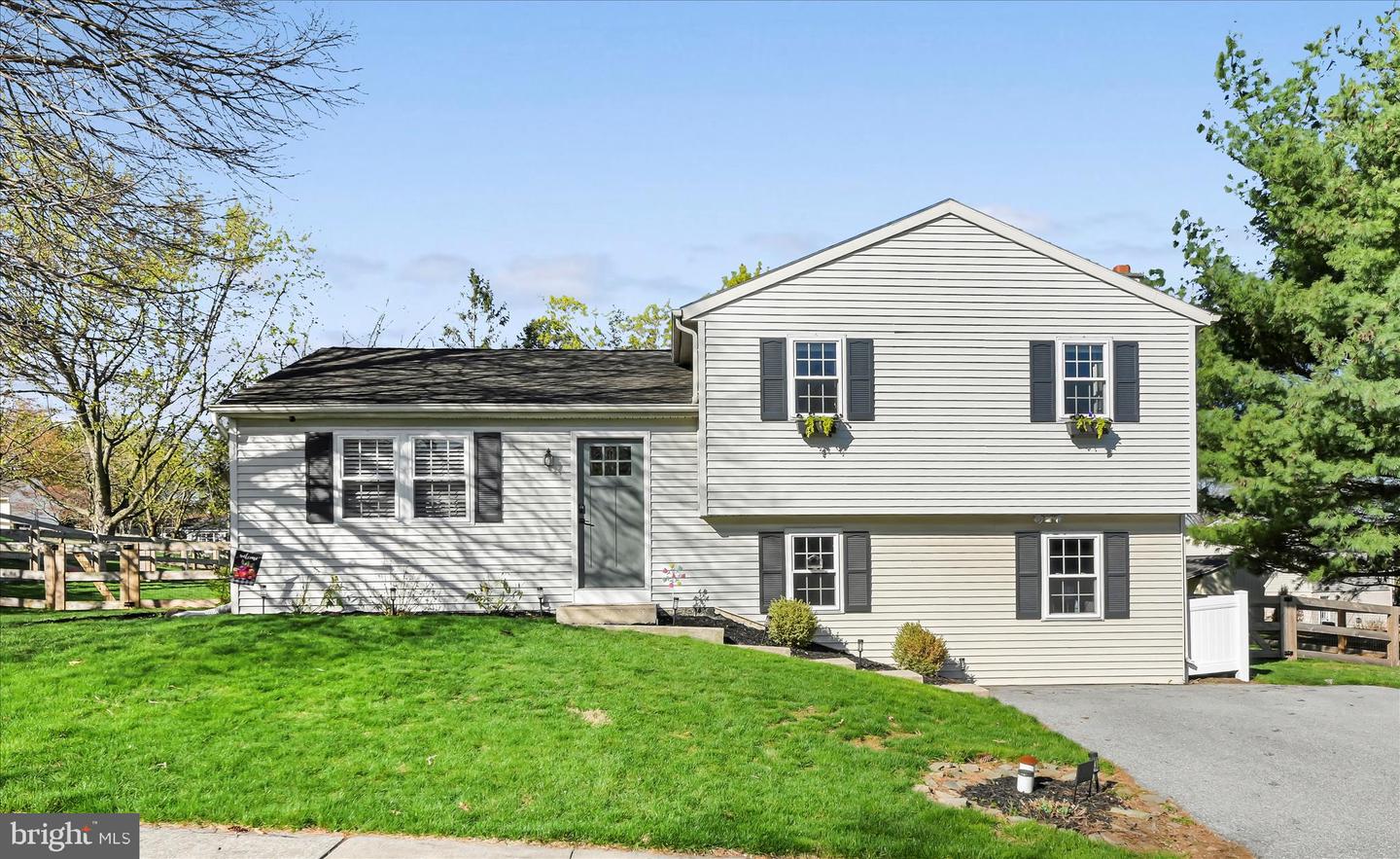 240 Birchwood Lane, Lititz