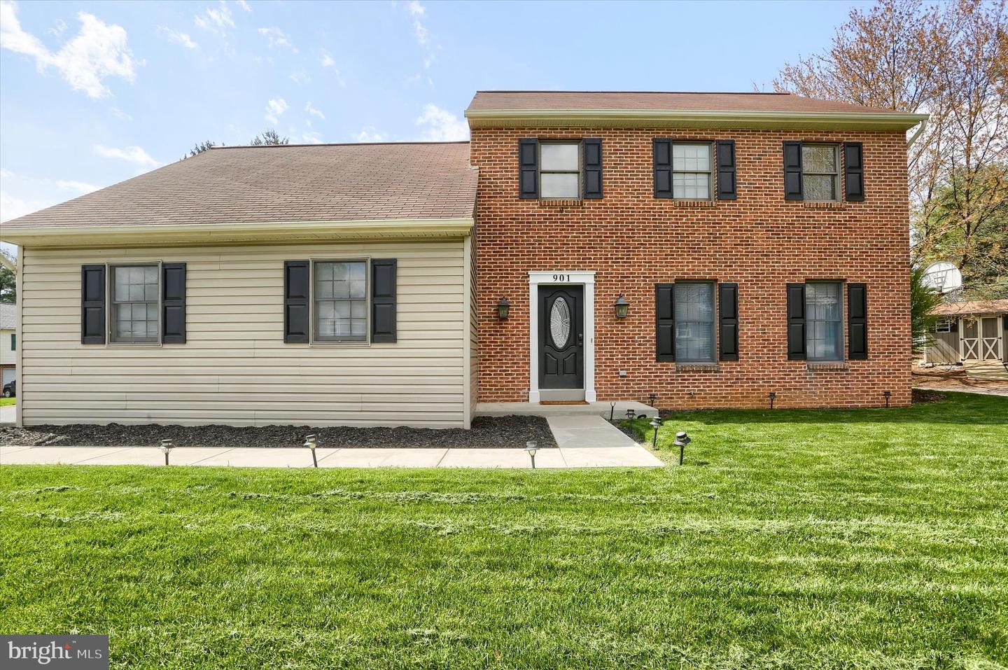 901 Jade Avenue, Lancaster