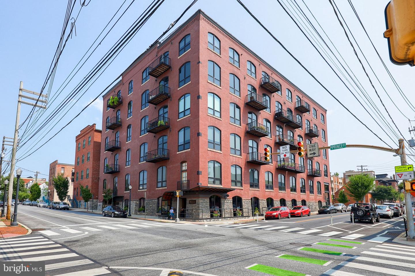 41 W Lemon Street #210