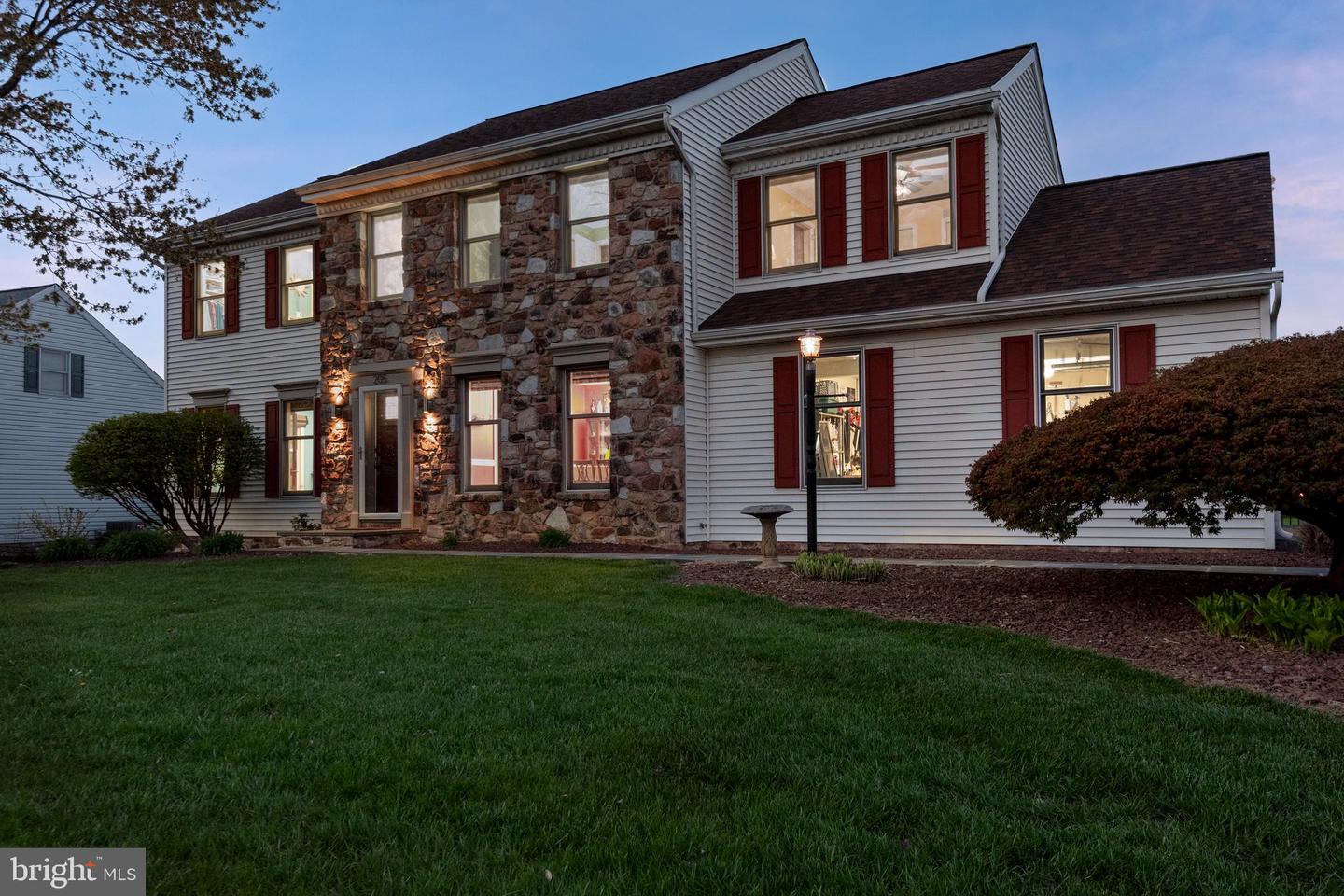 205 Cambridge Drive, Strasburg