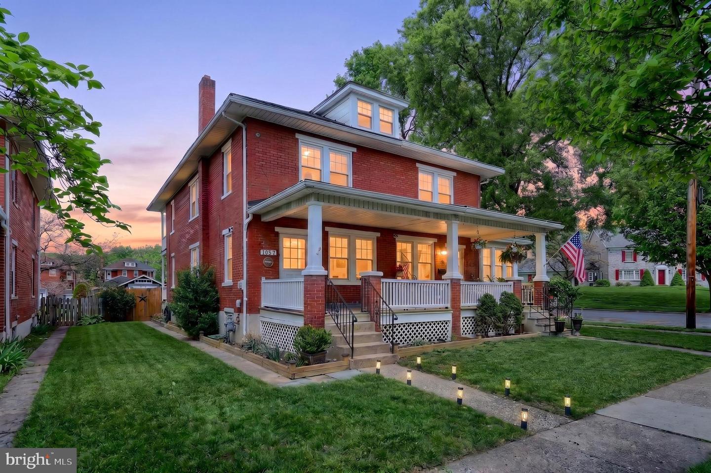 1057 Locust Street, Columbia