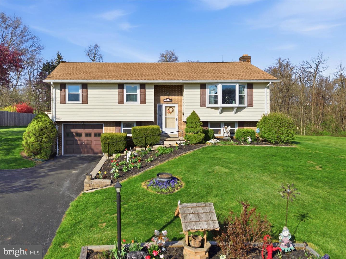 325 N Colebrook Road, Manheim