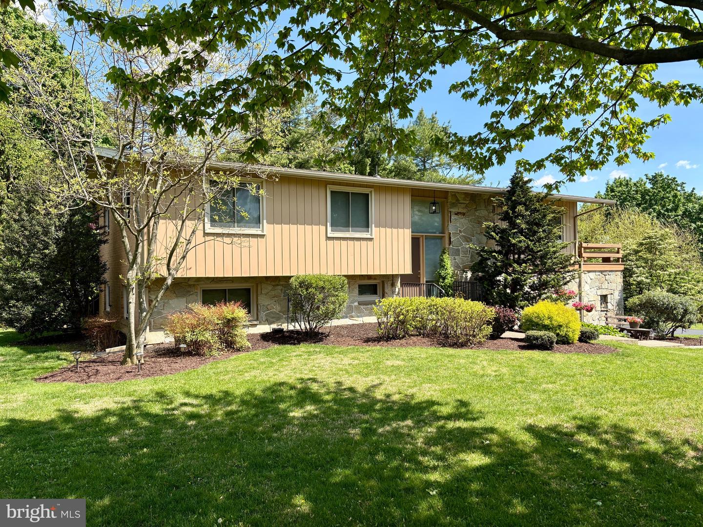310 Bluff View Drive, Lancaster