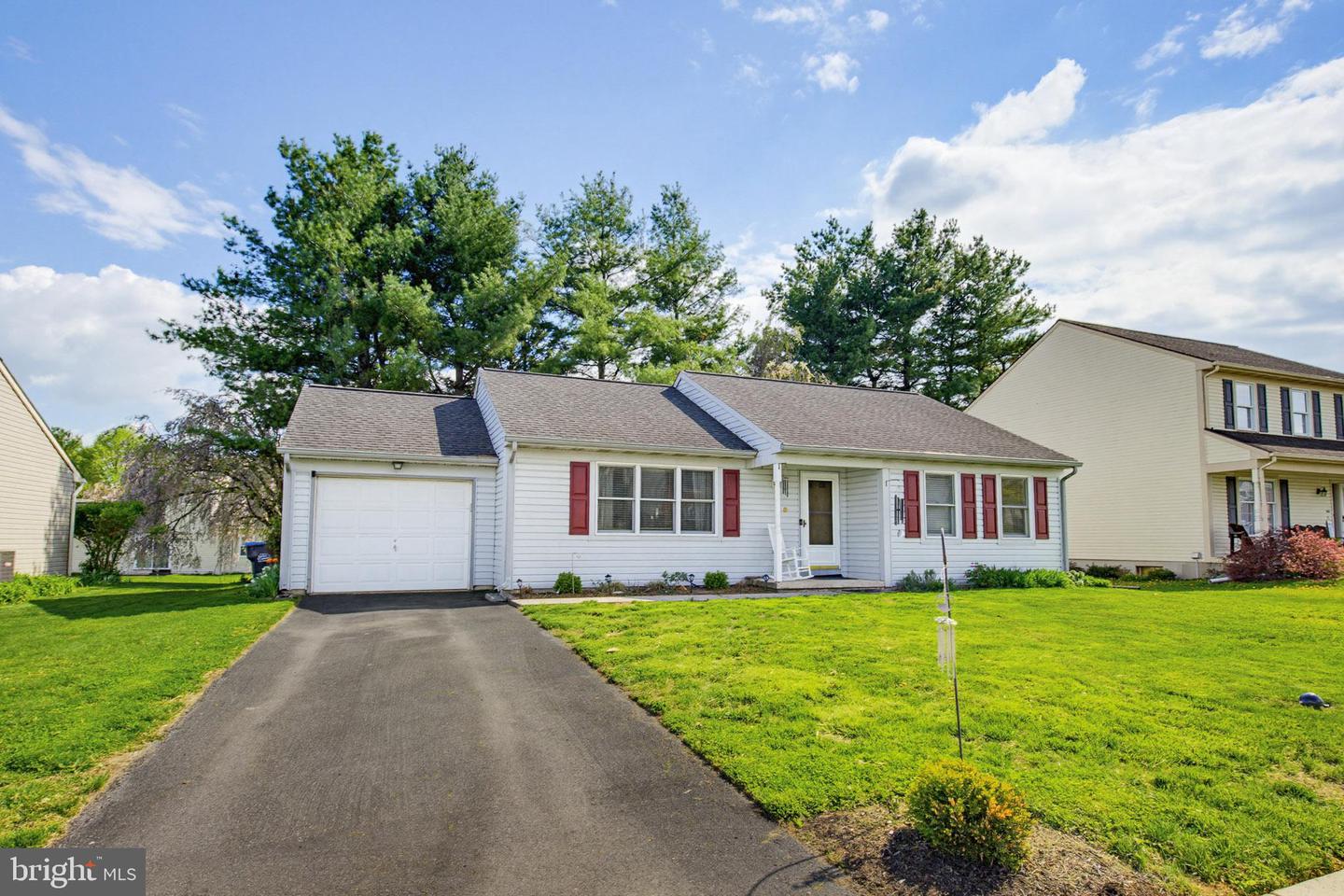 212 Sycamore Lane, New Holland