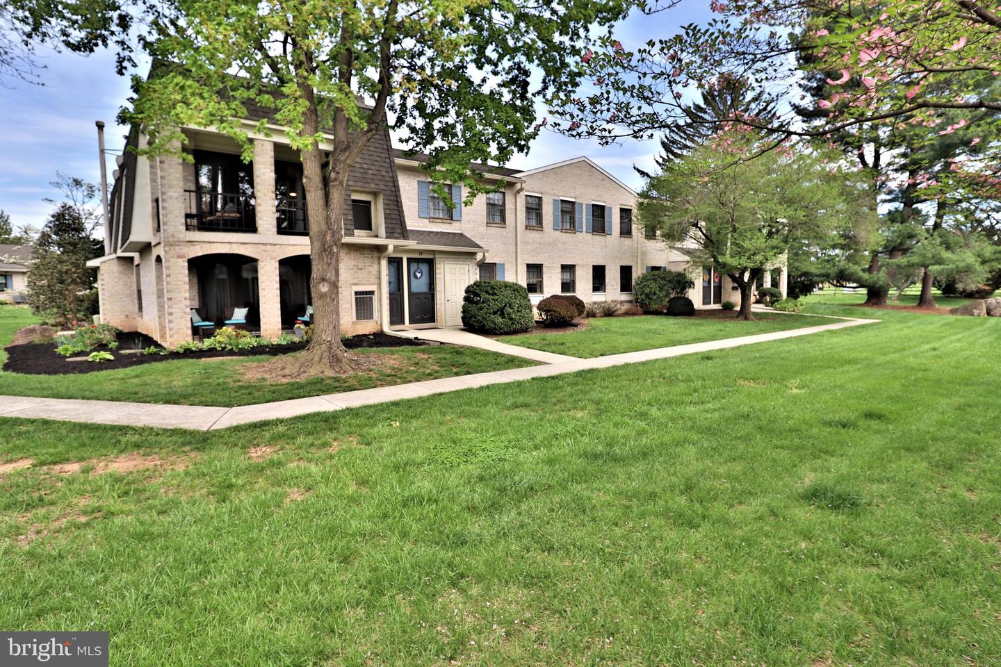 32 Valleybrook Drive, Lancaster