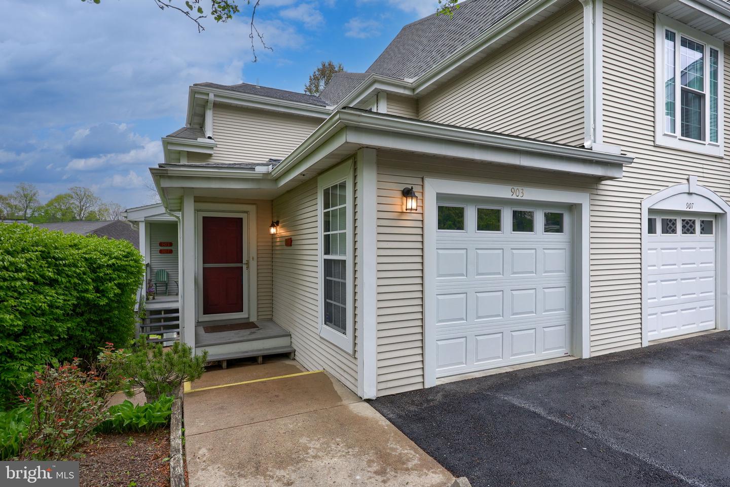 903 Country Place Drive, Lancaster