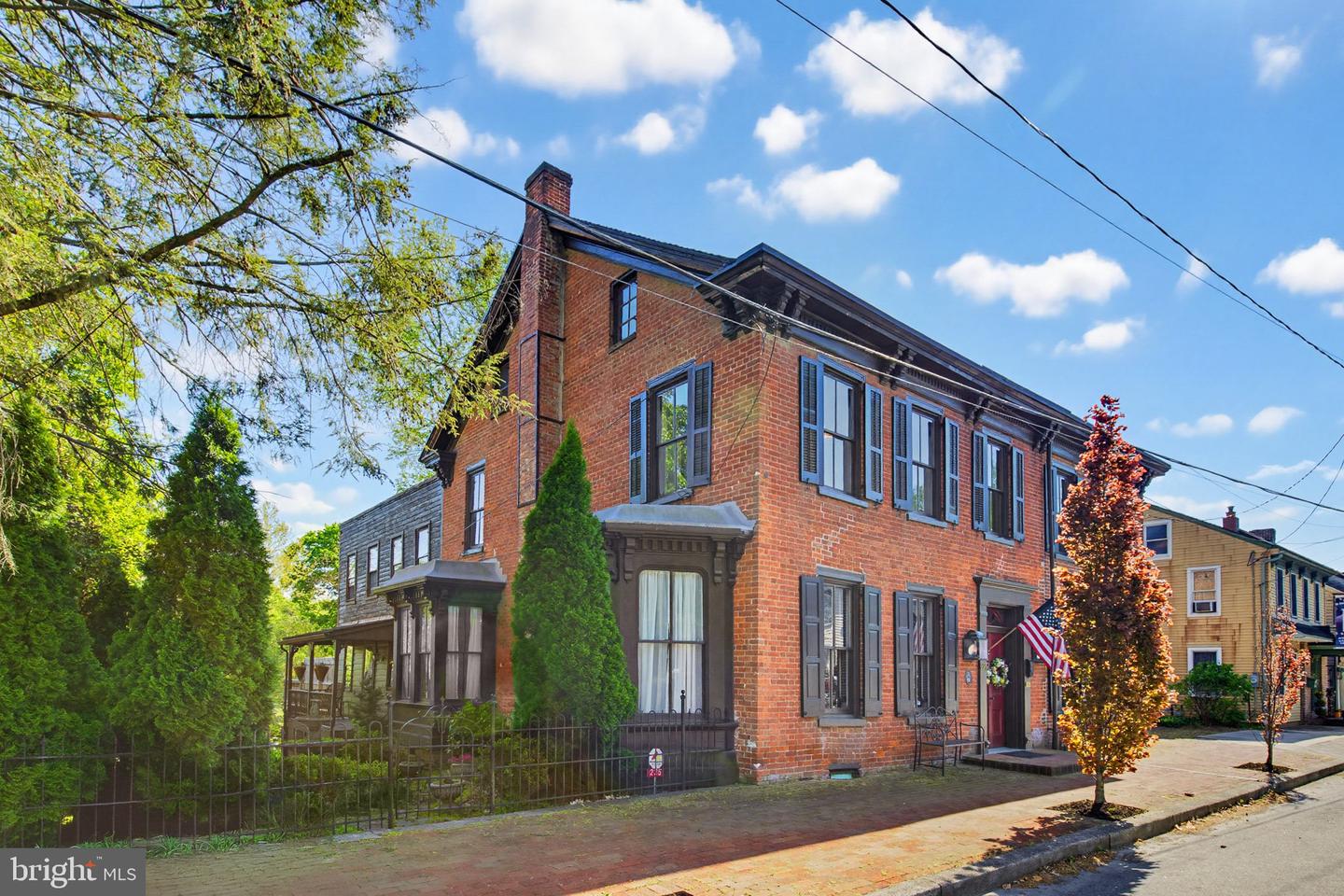 225 W Market Street, Marietta