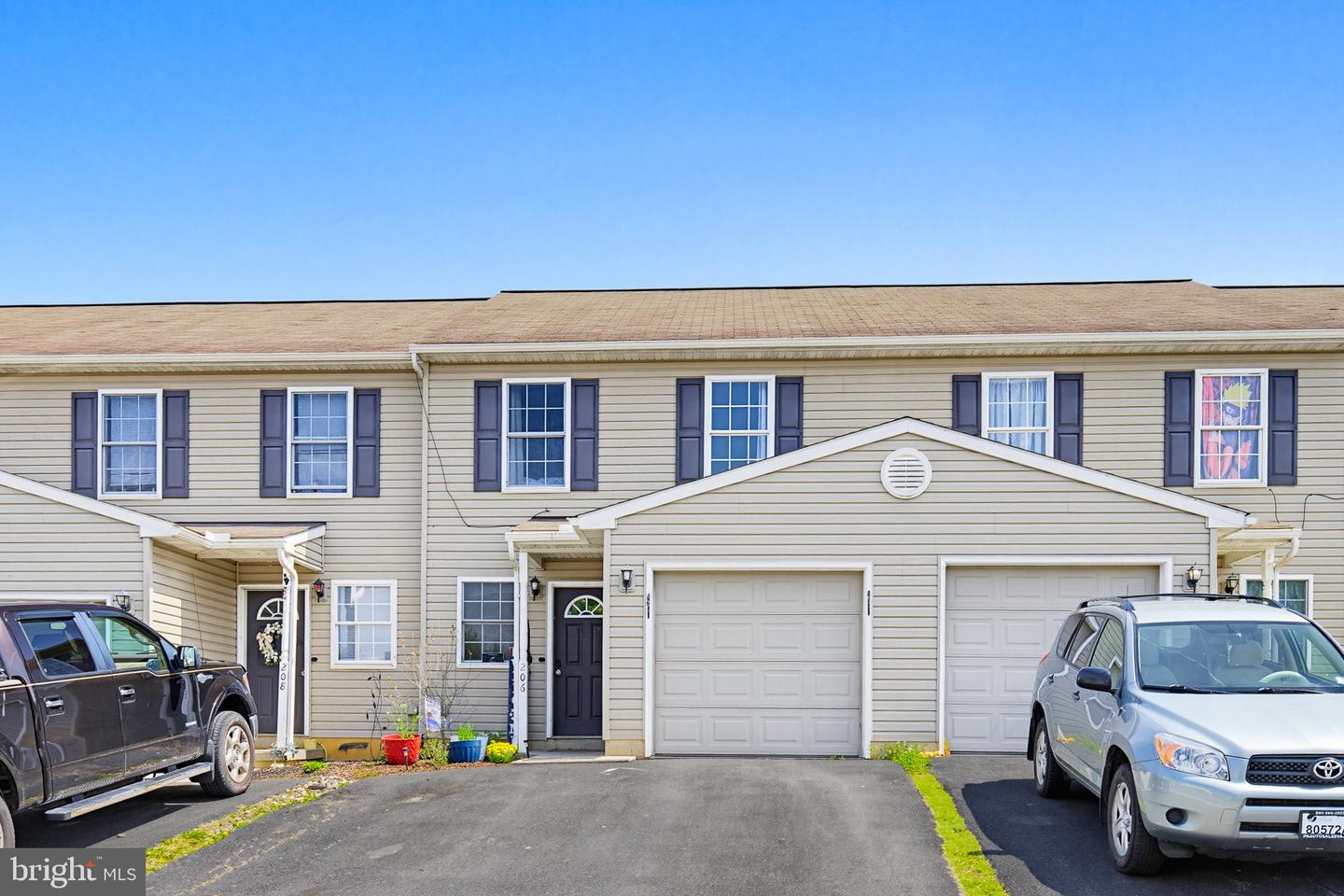 206 Red Cedar Lane, Marietta