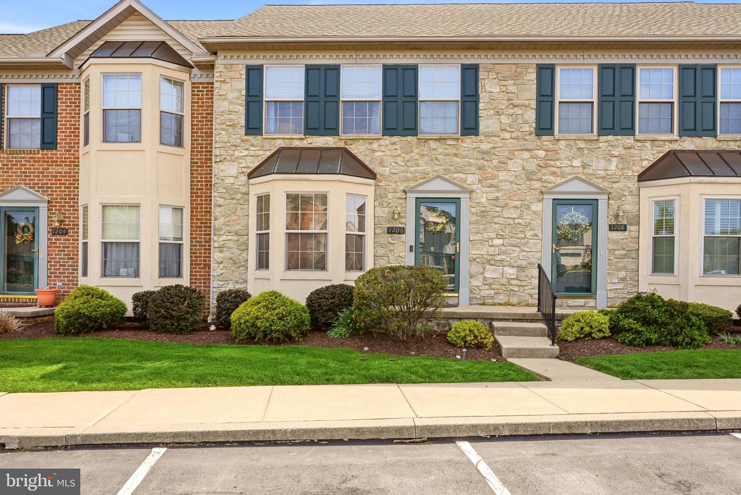 1206 Cobblestone Lane, Lancaster
