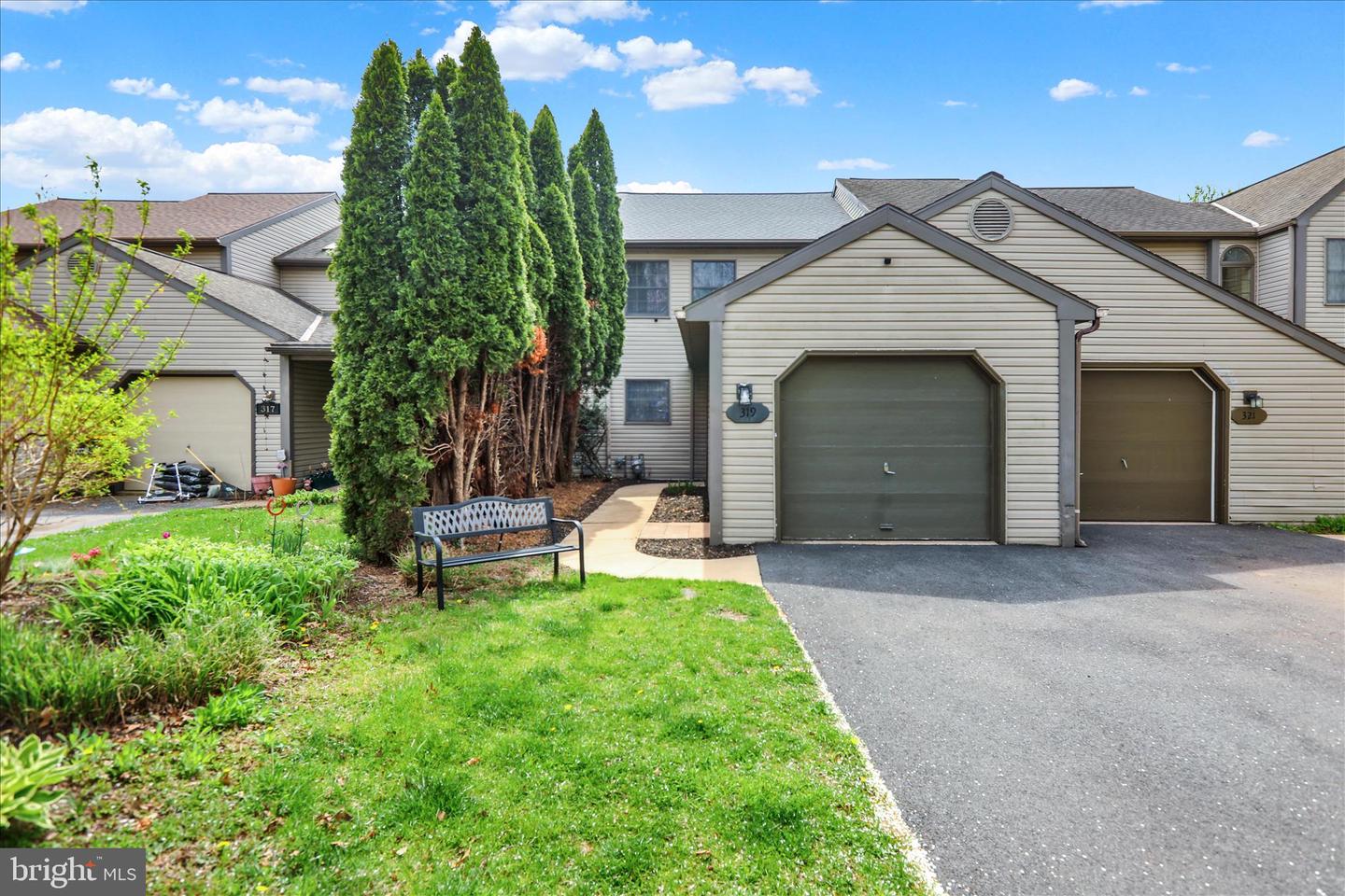 319 W Main Street, Adamstown