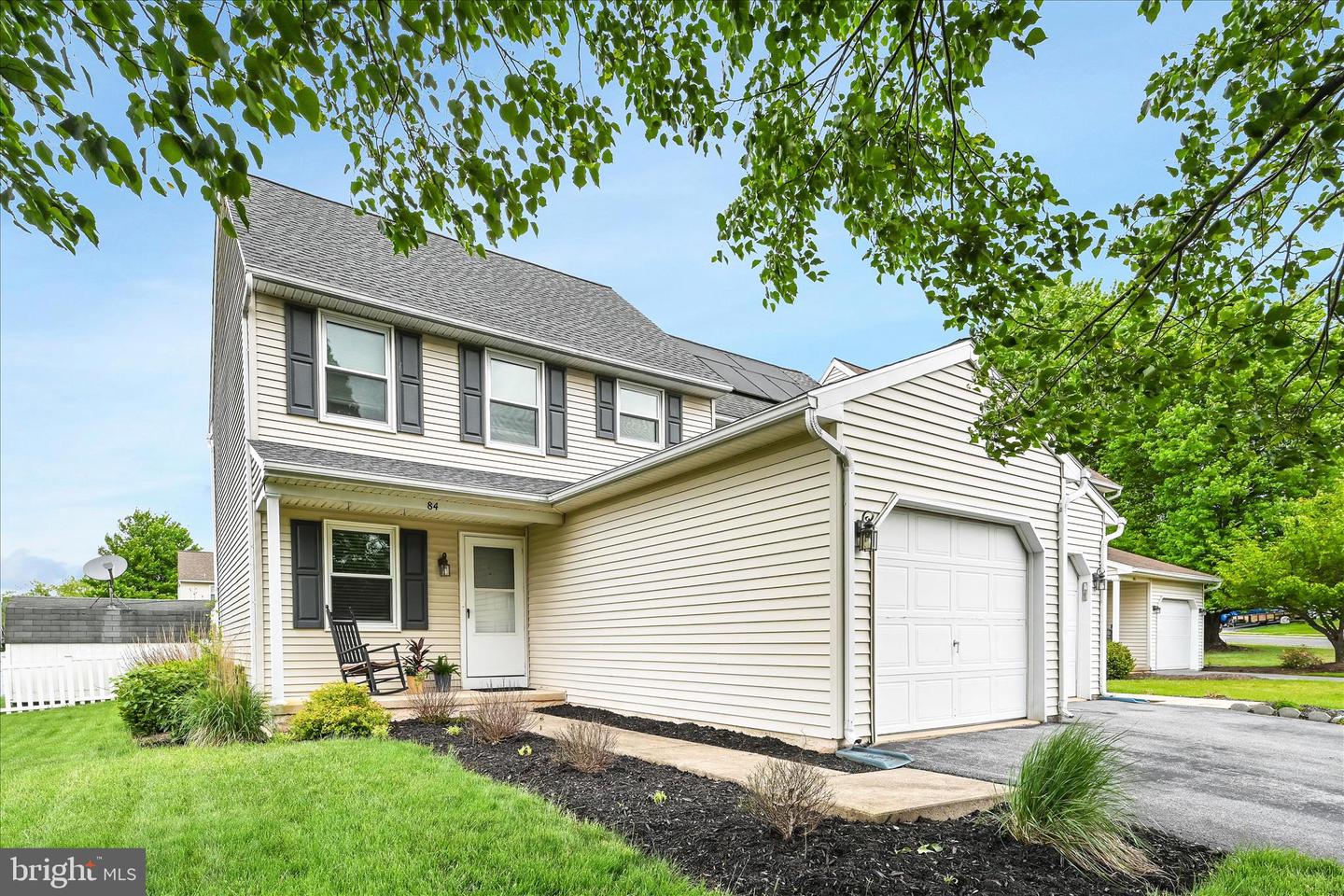 84 Red Stone Circle, Reinholds