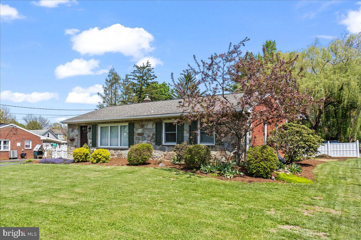 6281 Carpenter Street, East Petersburg
