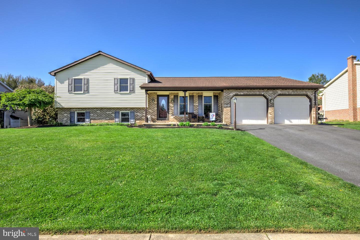 916 Dawn Avenue, Ephrata