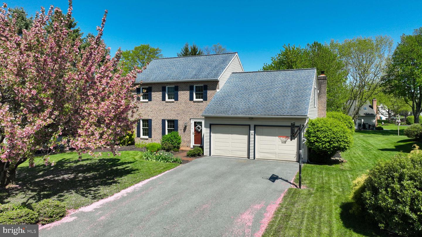 911 Jade Avenue, Lancaster