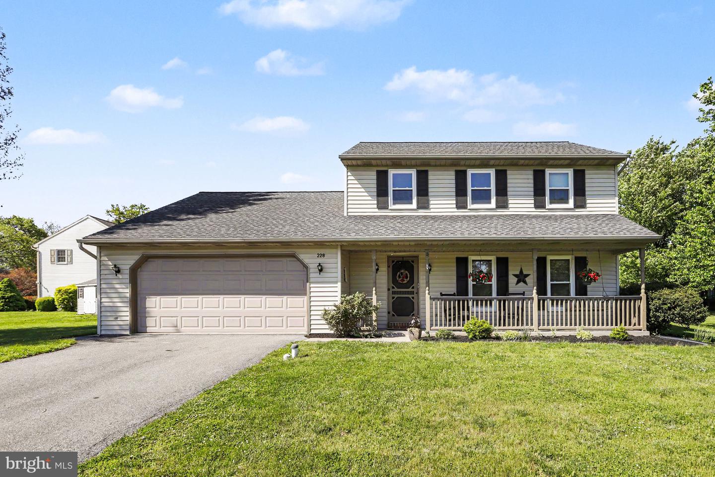 228 Cliff Lane