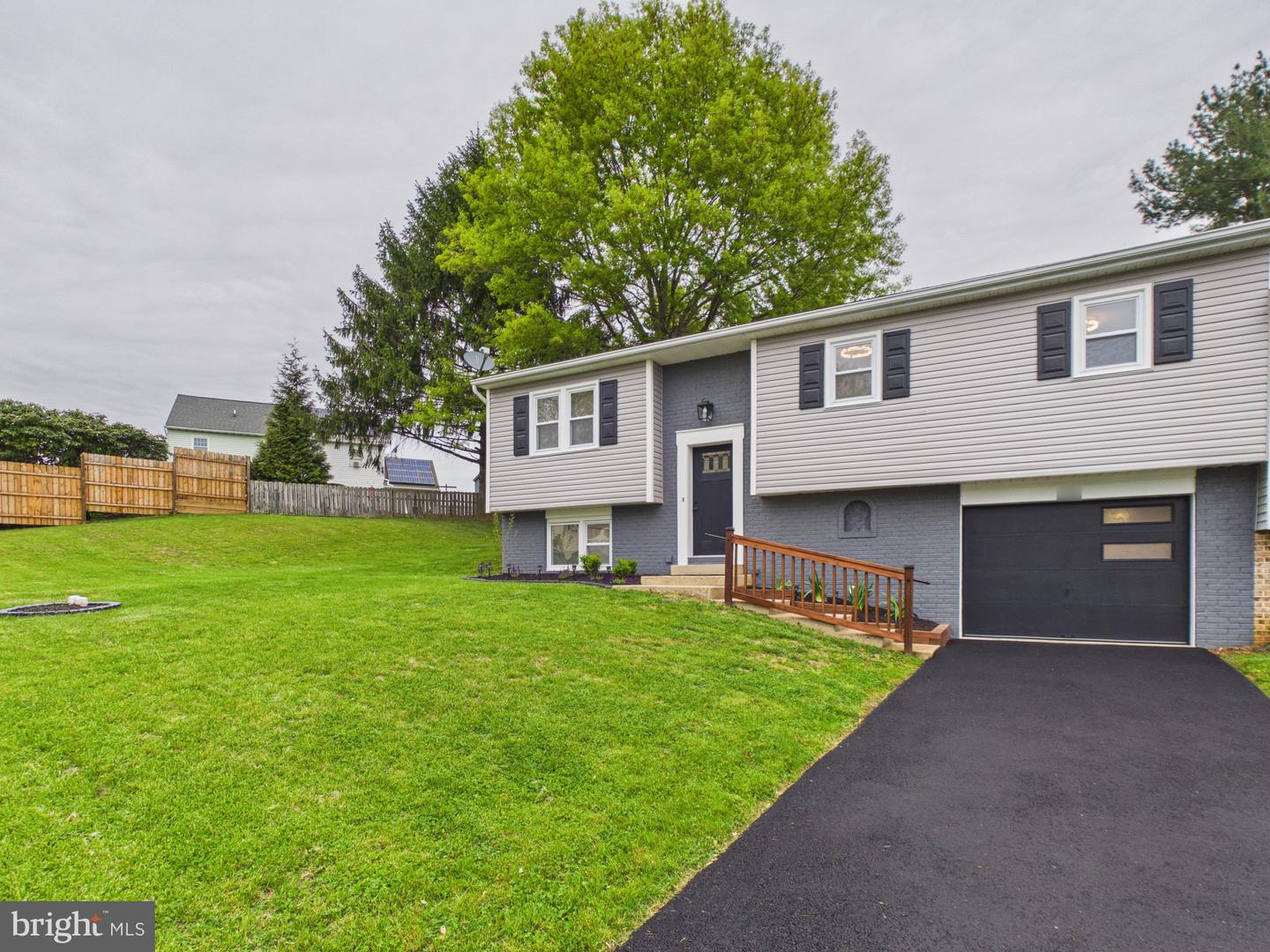 214 Brewster Drive, Lancaster