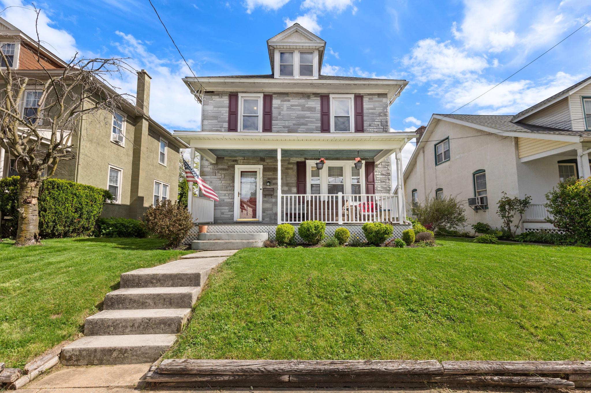 250 E Jackson Street, New Holland