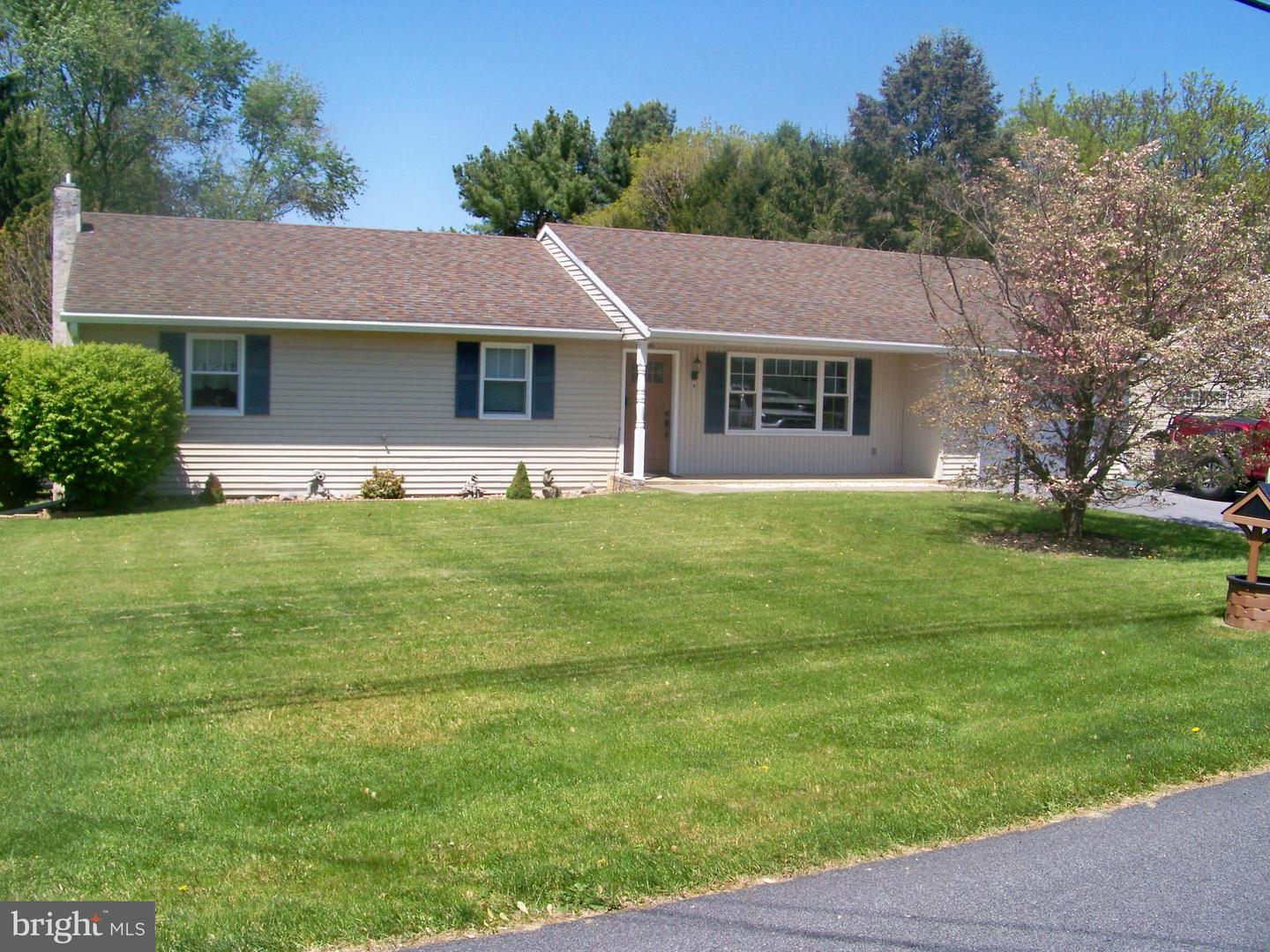 32 Green Acre Road, Lititz