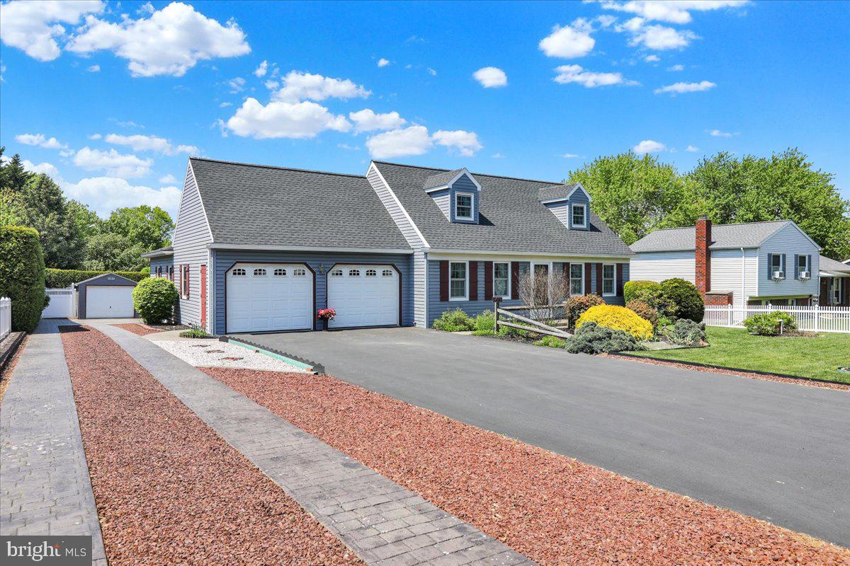 2487 Ellendale Drive, Lancaster