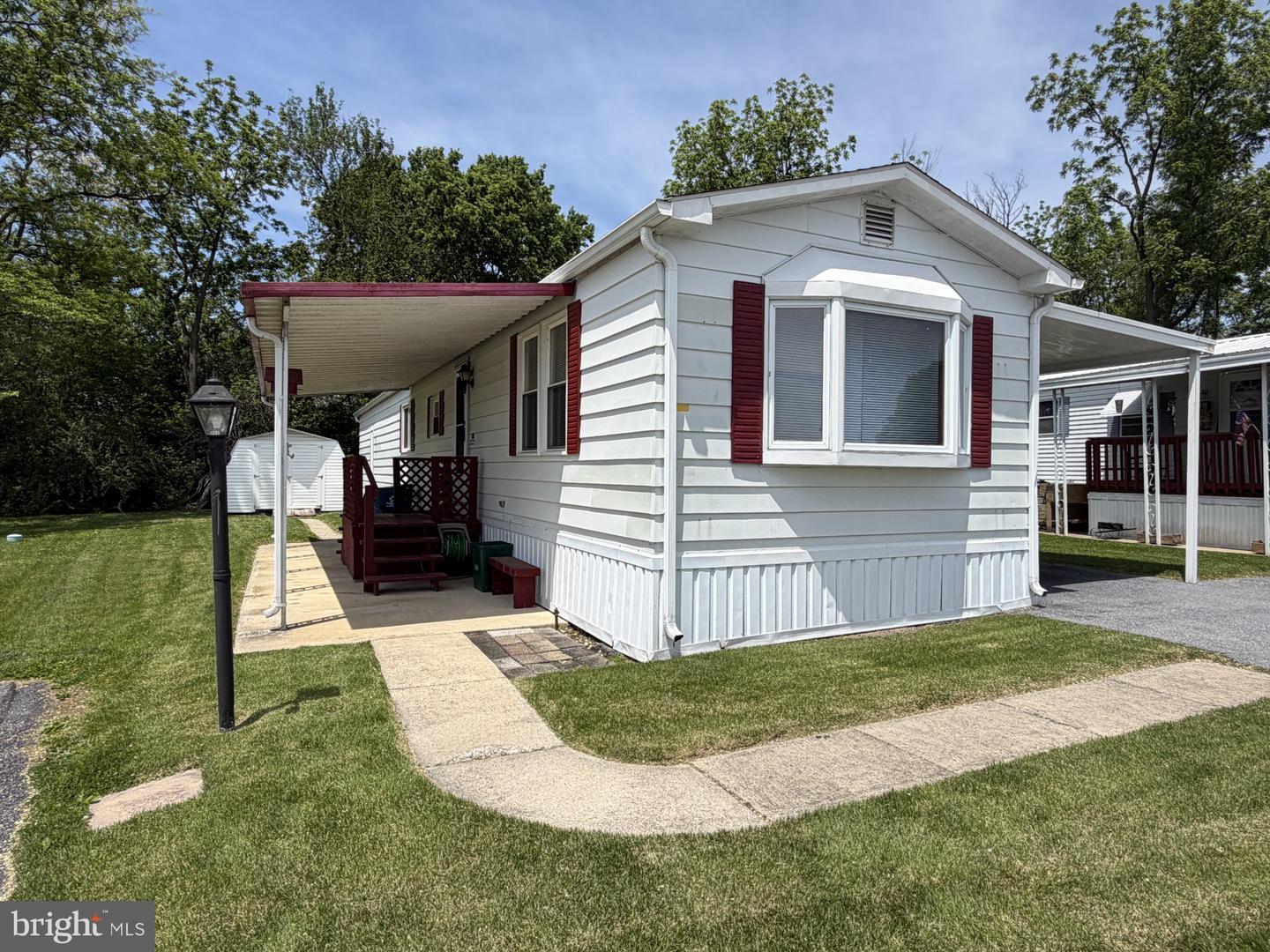 27 Ridgewood Manor, Manheim