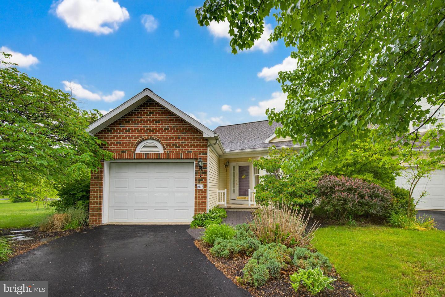 1037 Kent Garden, Lititz