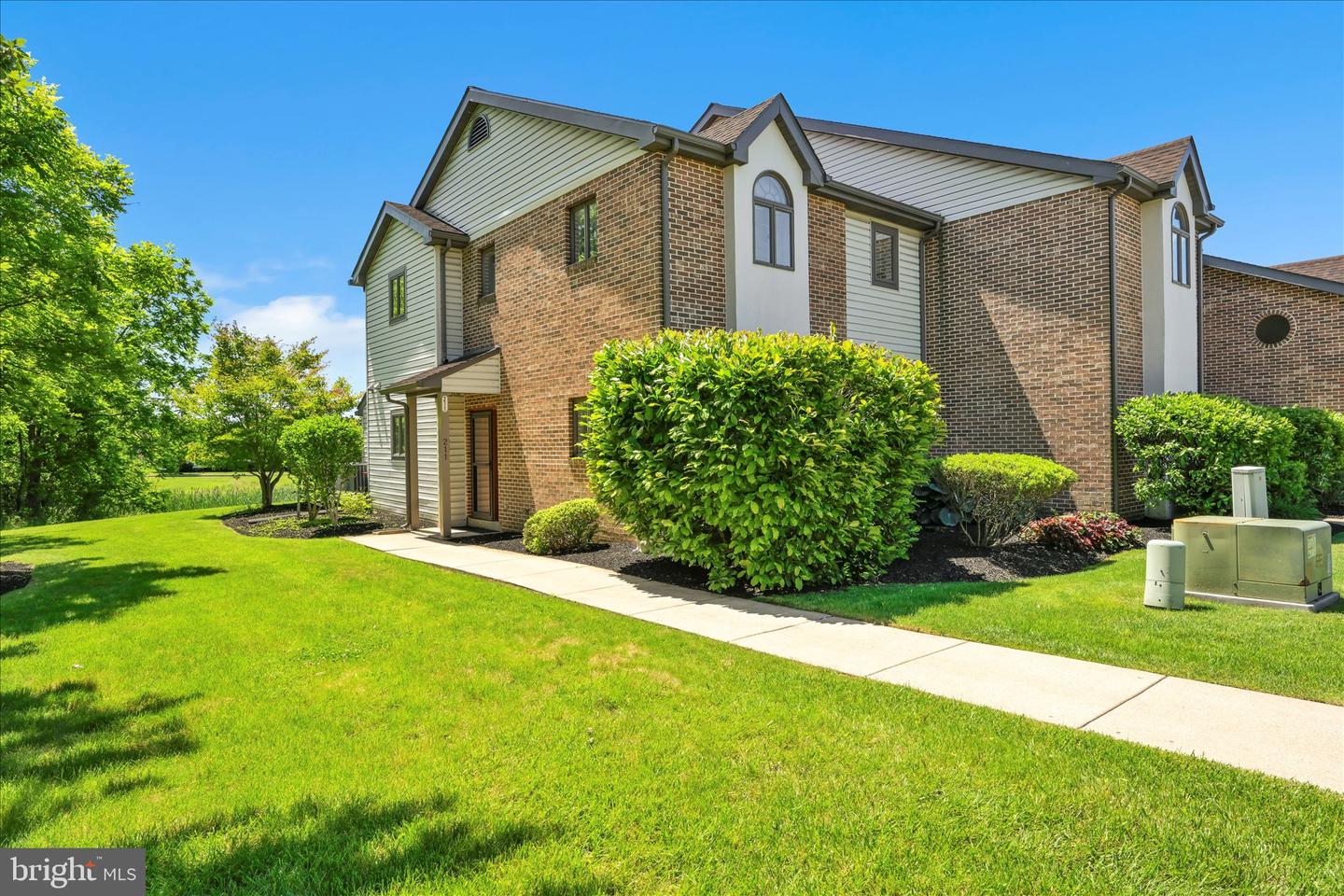 211 Black Oak Drive, Lancaster