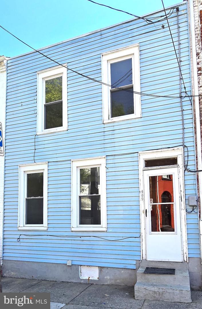 439 E Strawberry Street