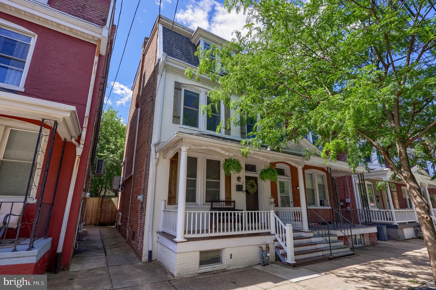 214 E New Street