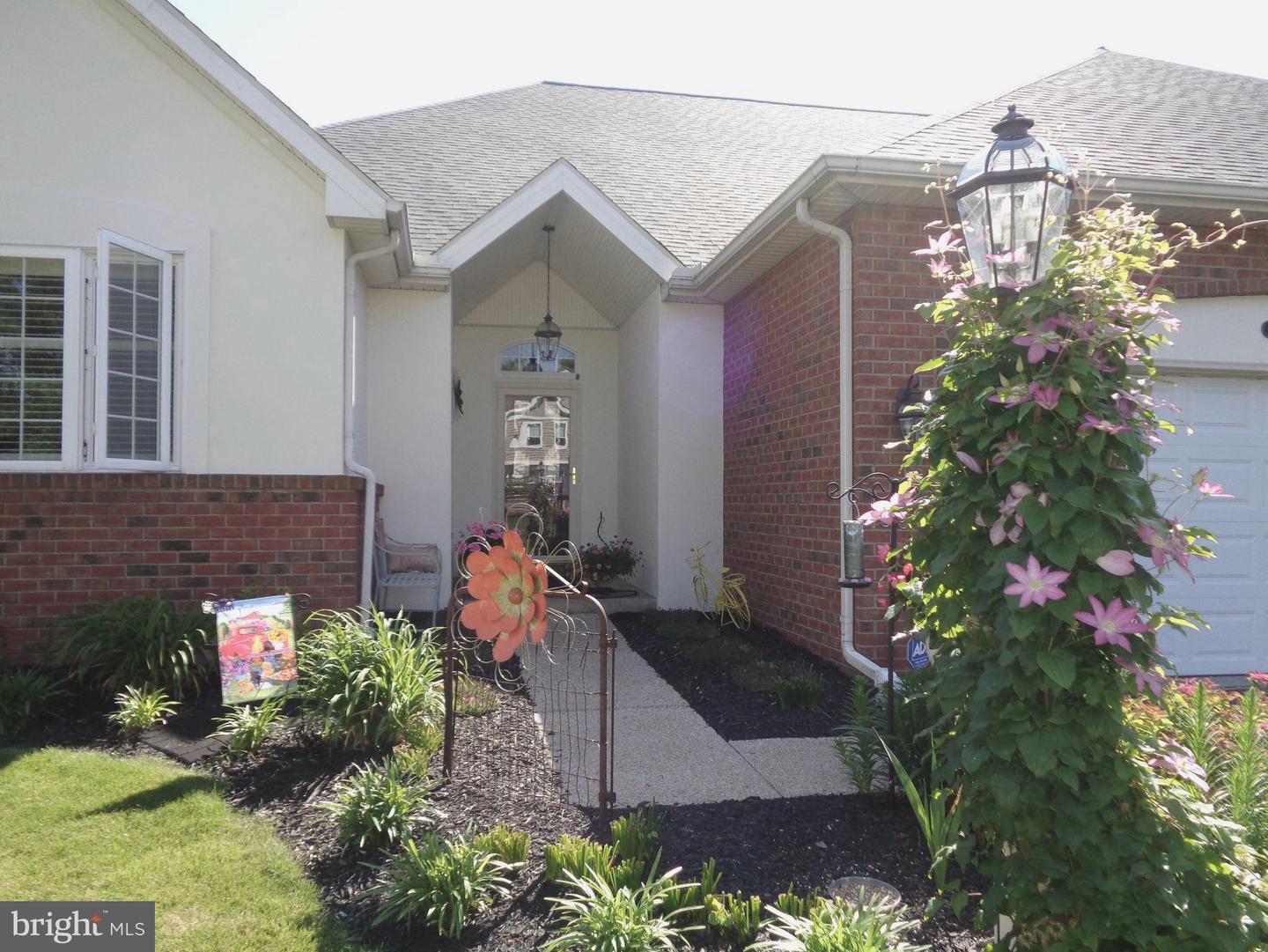 432 Stone Creek Road, Lancaster
