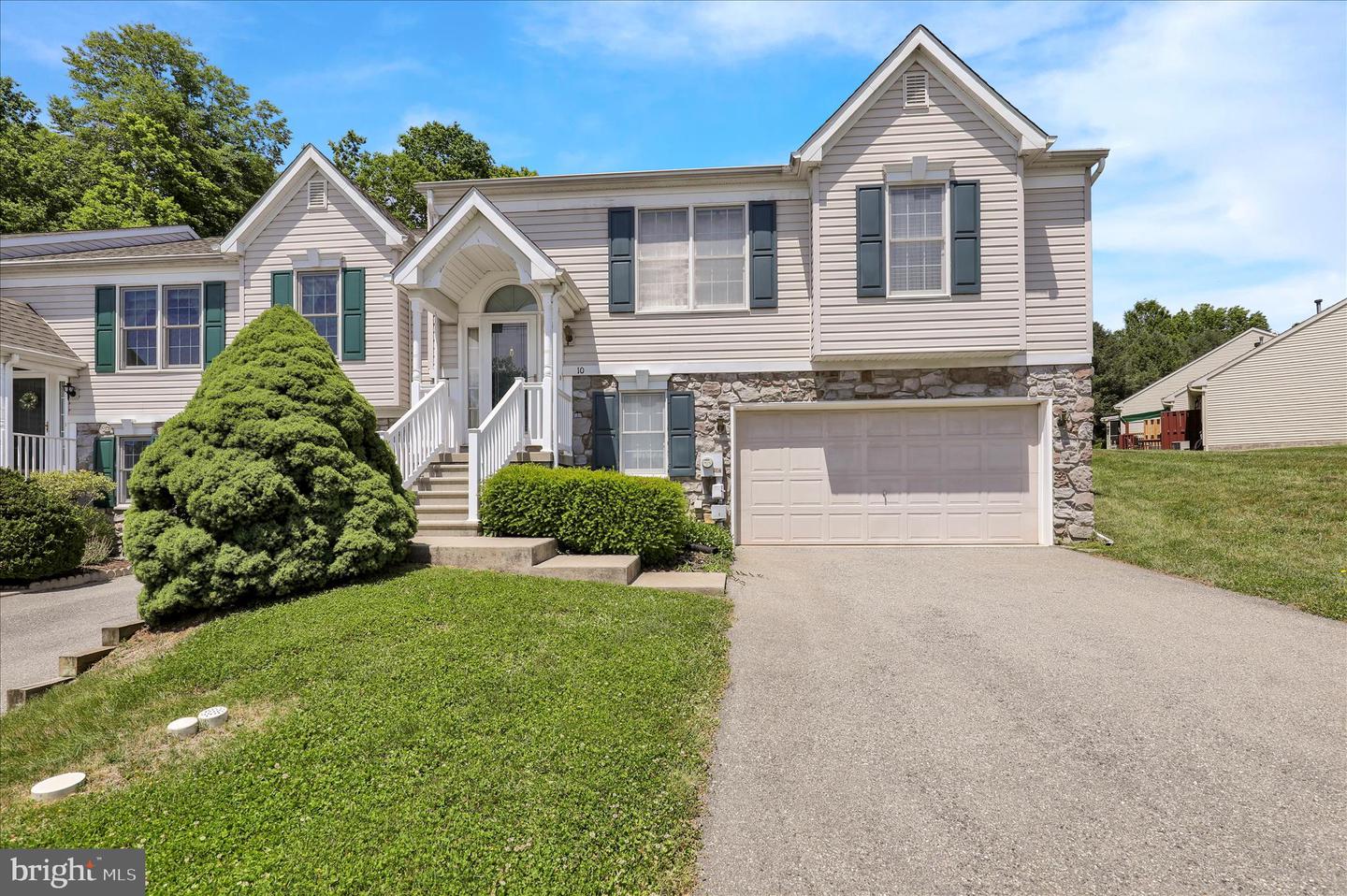 10 Creekside Drive