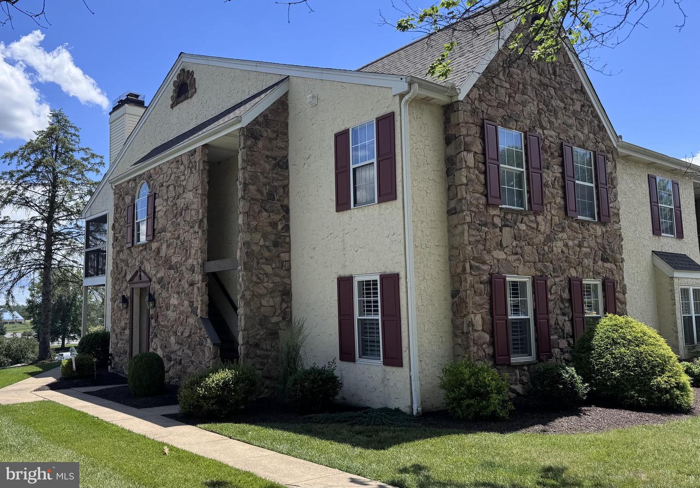 202 Oak Knoll Circle, Millersville