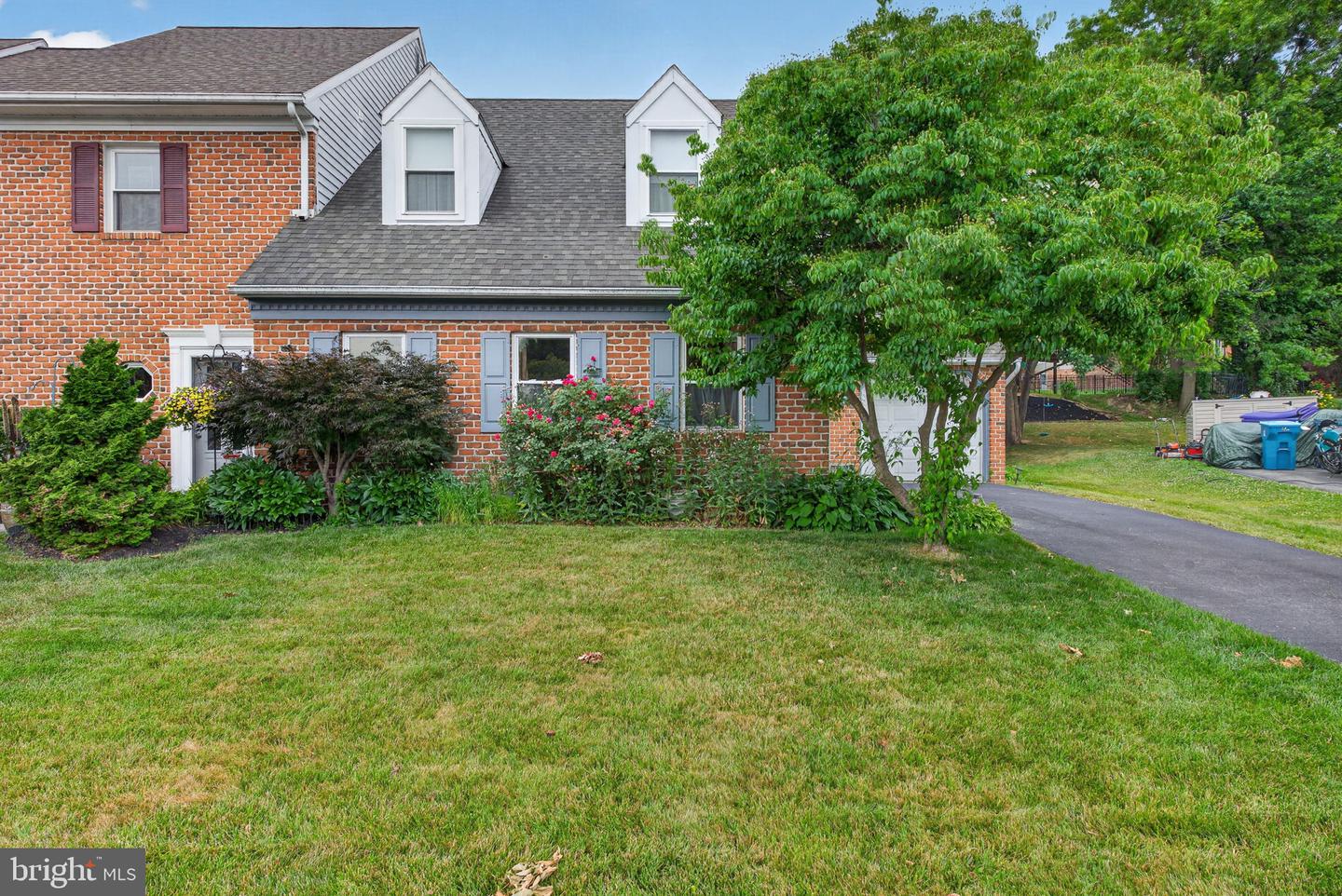 136 Rockford Square